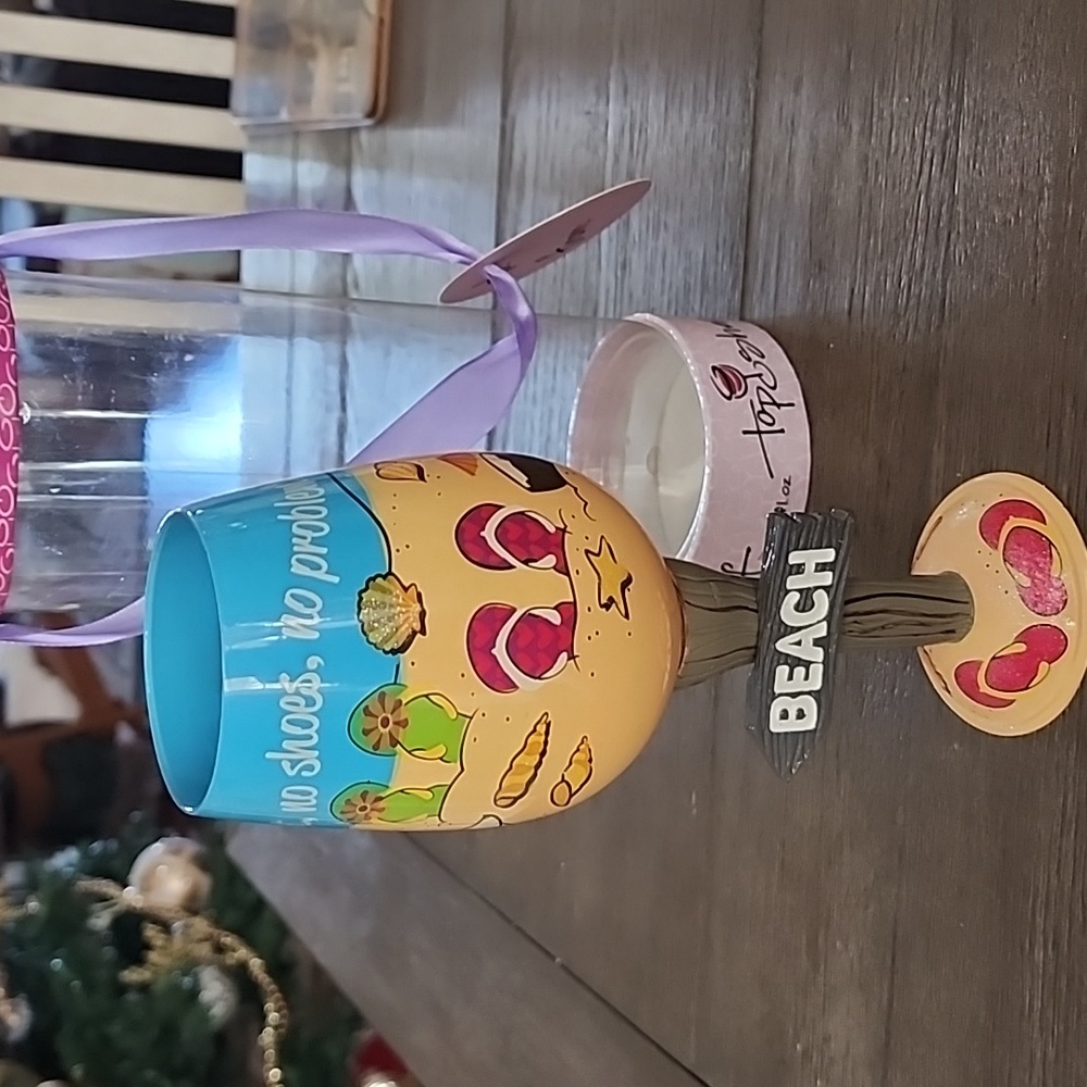 Top shelf decorated beach wine 🍷 New
